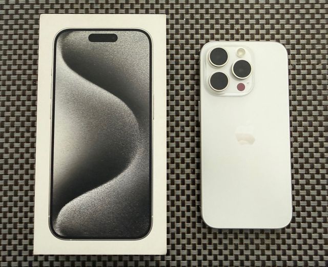 iPhone 15 Pro Plata/Blanco