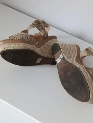 Sandalias cuña beige/marrón talla 37