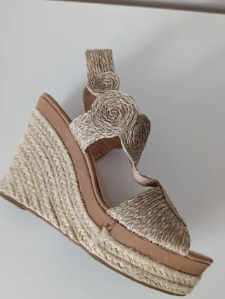 Sandalias cuña beige/marrón talla 37
