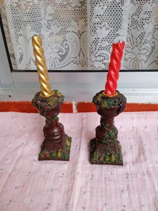 2 Candelabros Resina Frutas y Hiedra