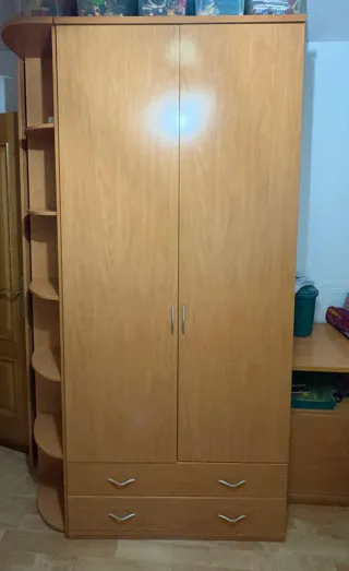 Armario de madera color beige/marrón