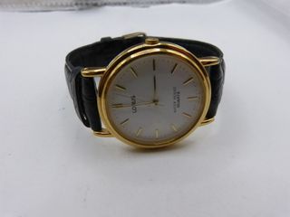 Reloj Lorus Quartz Mujer Dorado y Negro