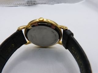 Reloj Lorus Quartz Mujer Dorado y Negro