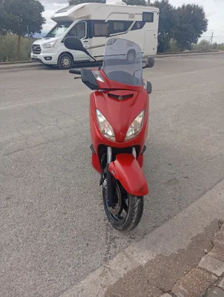 Yamaha XMAX 250cc Roja - Maxi Scooter