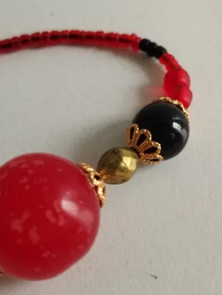 Cordón para gafas con cuentas rojas y negras