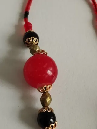 Cordón para gafas con cuentas rojas y negras