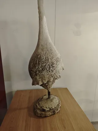 Escultura Decorativa Beige y Blanca