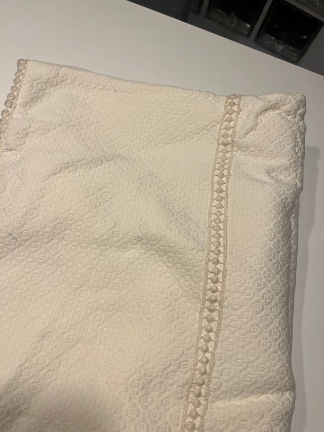 Chal para niña color beige