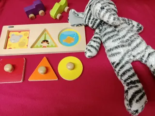 Set di giocattoli per bambini: puzzle e macchinine