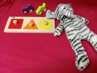 Set di giocattoli per bambini: puzzle e macchinine