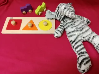 Set di giocattoli per bambini: puzzle e macchinine