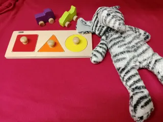 Set di giocattoli per bambini: puzzle e macchinine