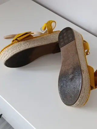 Sandalias esparto mostaza talla 37