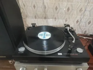Tocadiscos Sansui P-50.