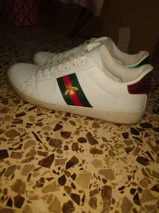 Zapatillas Gucci Blancas con Rayas y Abeja