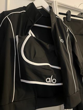 Conjunto Alo Yoga Negro 3 piezas