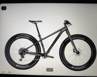 Bicicleta Fat Bike Negra marca Trek