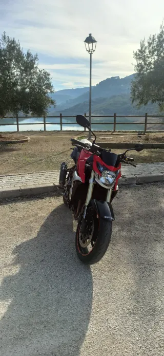 Suzuki GSR 750 2014 Roja y Negra