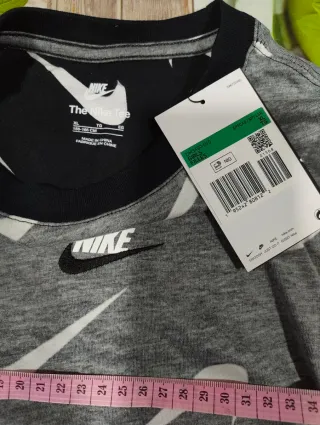 Camiseta Nike gris con logo Talla XS de adulto