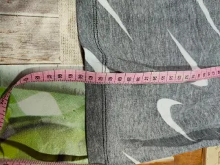 Camiseta Nike gris con logo Talla XS de adulto