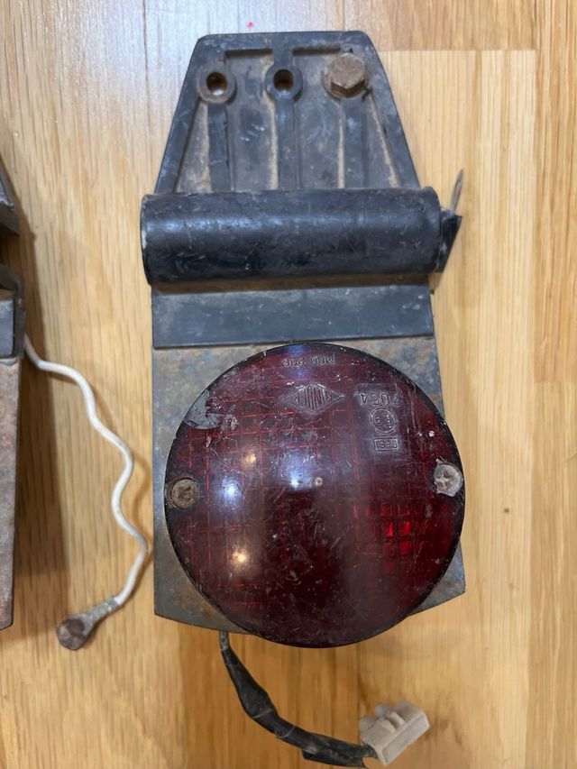 Pilotos traseros rojos