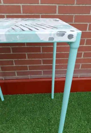Mesa auxiliar decorada
