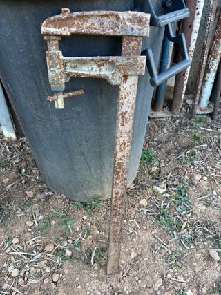 Herramienta de prensa oxidada