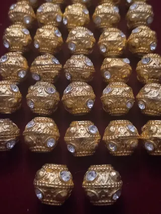 Set 32 perle metallo e strass