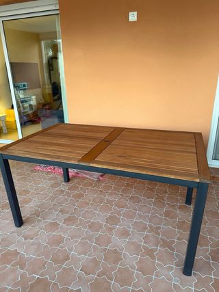 Mesa de exterior madera y metal
