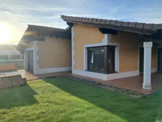 Chalet Independiente en Venta en Aldeamayor