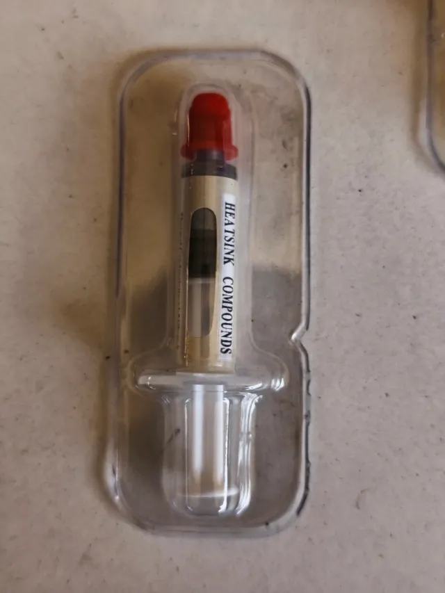 25 envases de Pasta Térmica son 25.