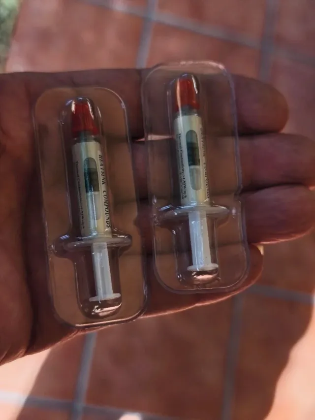 25 envases de Pasta Térmica son 25.