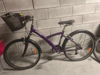 Bicicleta Morada B'TWIN con Cesta