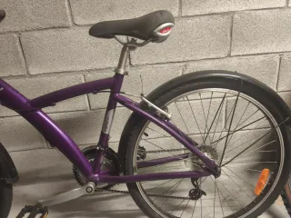 Bicicleta Morada B'TWIN con Cesta