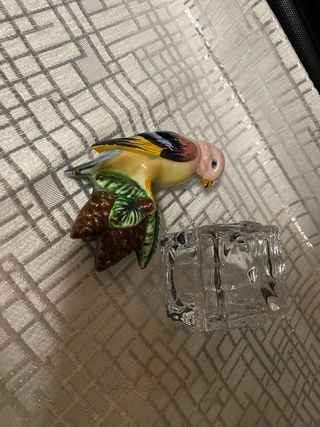 Figurita de porcelana pájaro y cajita de cristal