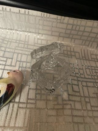 Figurita de porcelana pájaro y cajita de cristal