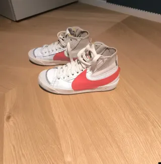 Nike Blazer Mid '77 Scarpa Alta Ottime condizioni