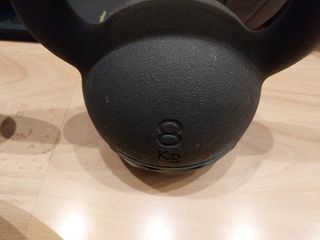 Set di accessori per il fitness: ruota, manubri, pesi