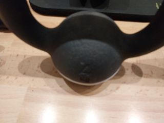 Set di accessori per il fitness: ruota, manubri, pesi