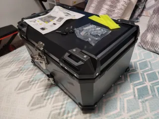 Baúl para moto negro nuevo