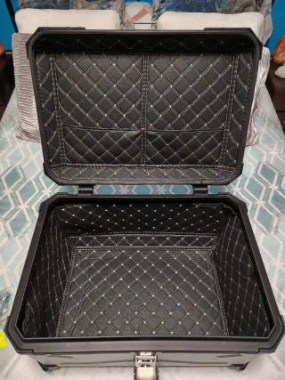 Baúl para moto negro nuevo