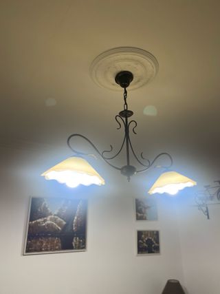 Lámpara de hierro forjado con dos tulipas