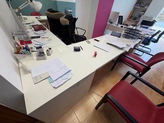 Mobiliario de oficina completo: 3mesas,6sillas y+