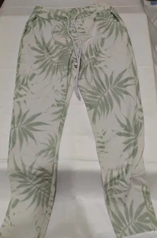 Pantalón mujer estampado hojas
