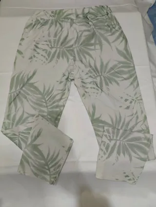 Pantalón mujer estampado hojas