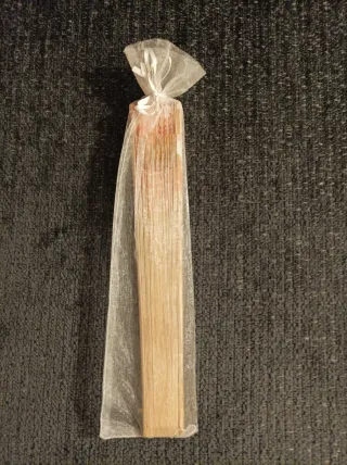 Abanico de madera con flores