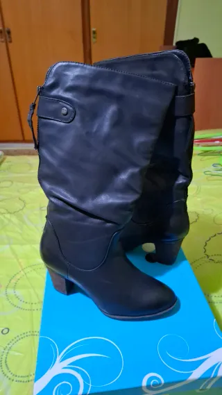 Botas altas negras con tacón