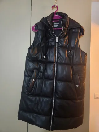 Chaleco Piel Sintética Talla L. Chaleco largo.