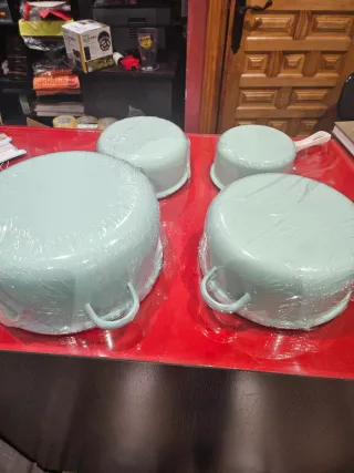 Juego de cacerolas verde menta