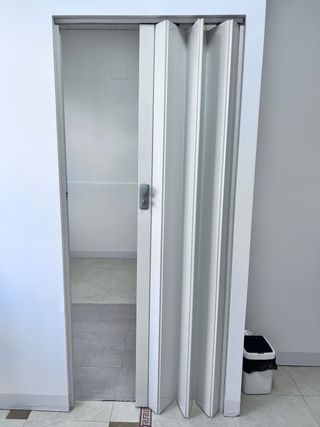 Puerta Plegable Acordeón Blanca